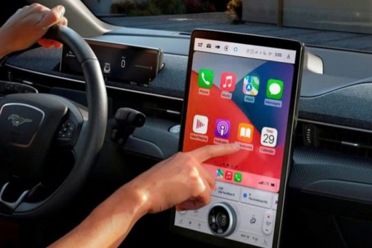 Ford phát triển công nghệ màn hình “hai góc nhìn” cho ô tô