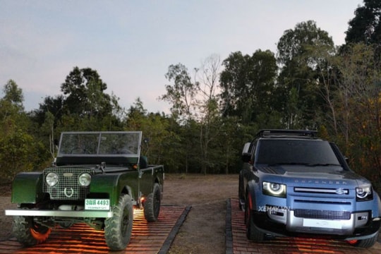 Chiêm ngưỡng hai thế hệ Land Rover tại Forest Stage