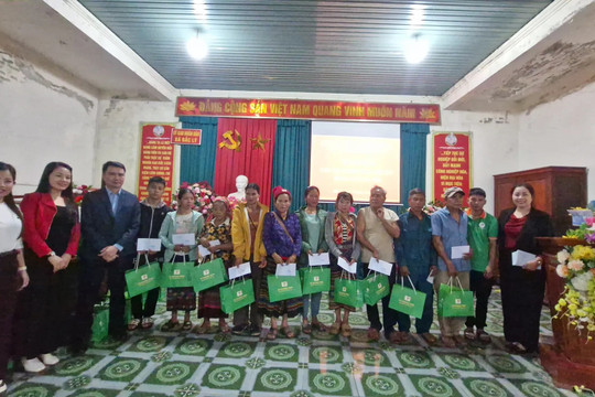Nghệ An: mang mùa Xuân đến sớm với bà con vùng biên