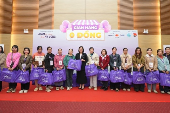 NAPAS, Mastercard và Payoo trao 2.010 suất tầm soát ung thư cho phụ nữ yếu thế