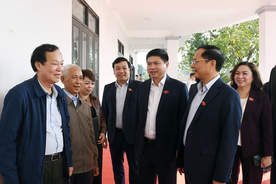 Phó Thủ tướng Bùi Thanh Sơn chia sẻ với cử tri Phú Thọ về những dấu ấn nổi bật nhiệm kỳ 2021-2025