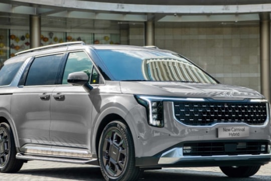 Kia Carnival Hybrid có thêm bản Premium tại Việt Nam