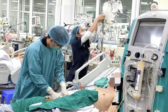 Cứu sống bệnh nhân Malaysia sốc nhiễm khuẩn, viêm phổi nặng trên nền suy tim