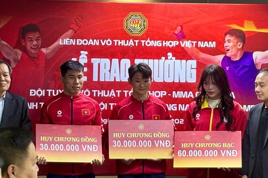 Liên đoàn MMA Việt Nam trao thưởng cho đội tuyển MMA sau khi vượt chỉ tiêu tại SEA Games 33
