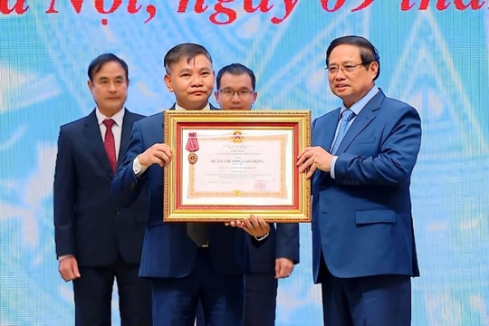 Dược Hà Tây vinh dự đón nhận Huân chương Lao động hạng Ba Khẳng định vị thế tiên phong trong ngành Dược Việt Nam
