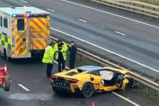 Lamborghini Temerario đầu tiên trên thế giới gặp tai nạn nát đầu