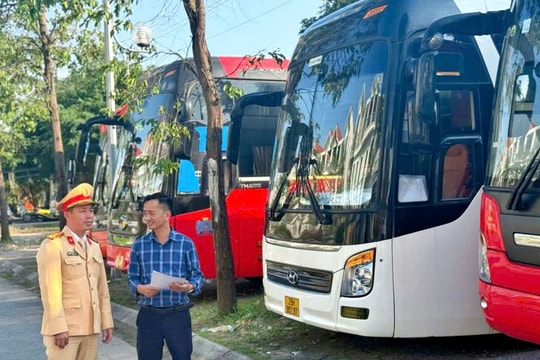 Hà Nội công bố đường dây nóng vận tải, siết chặt kiểm soát giao thông dịp lễ, Tết