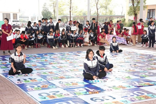 Học sinh hào hứng tham gia hội thi tìm hiểu kiến thức dân số, sức khỏe sinh sản