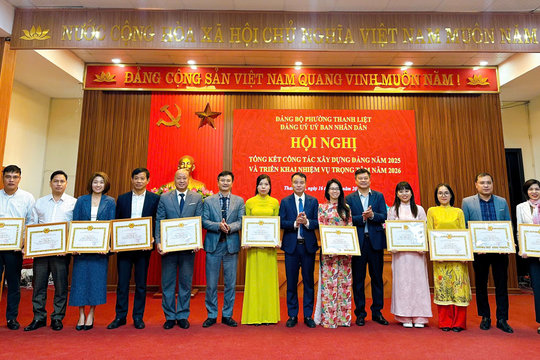 Phường Thanh Liệt: Khen thưởng công tác xây dựng Đảng năm 2025