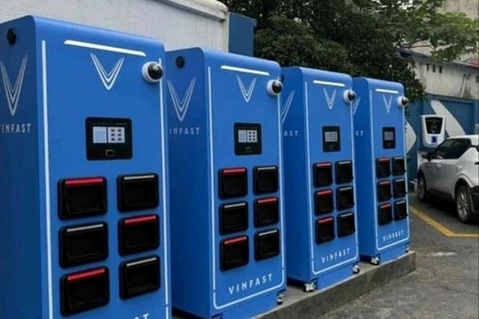TP Hồ Chí Minh đề xuất lắp 20.000 tủ đổi pin cho xe máy điện trên vỉa hè