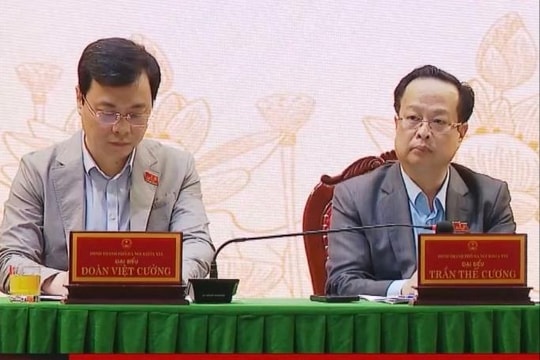 Phó Chủ tịch Thường trực HĐND thành phố Hà Nội Trần Thế Cương tiếp xúc cử tri sau kỳ họp thứ 28