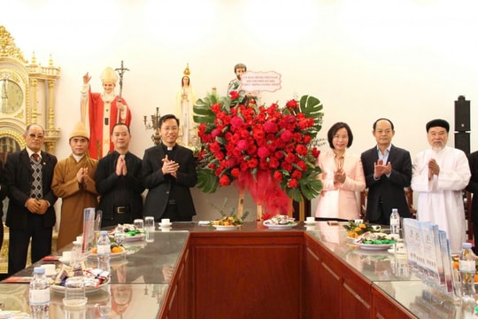 Lãnh đạo MTTQ TP Hà Nội chúc mừng Giáng sinh đồng bào Công giáo
