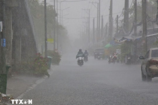 Đêm 17/12: Nhiều nơi mưa dông, đề phòng lốc, sét