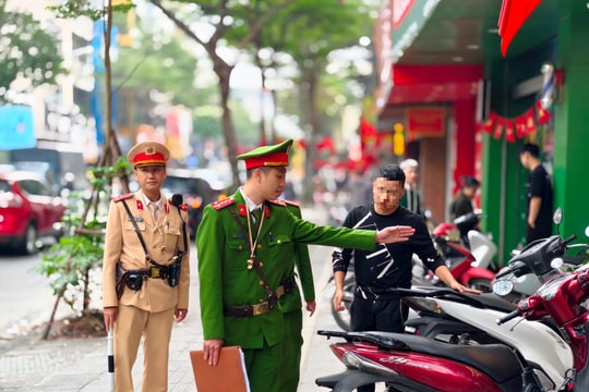 Hà Nội: Xử lý vi phạm trật tự đô thị, giao thông tại phố Khâm Thiên