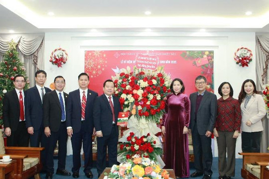 Lãnh đạo Uỷ ban MTTQ thành phố Hà Nội chúc mừng Lễ Giáng sinh và năm mới 2026