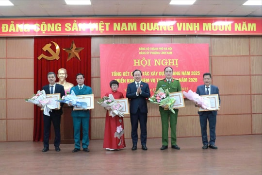 Phường Lĩnh Nam: Khen thưởng nhiều tập thể, cá nhân trong công tác xây dựng Đảng