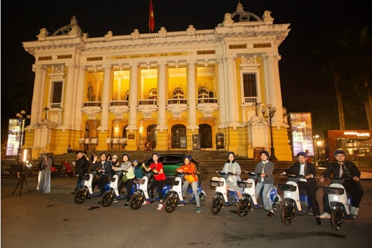Trải nghiệm tour đêm “Hà Nội Đẹp Sound”: Hấp dẫn từ công nghệ và phương tiện công cộng