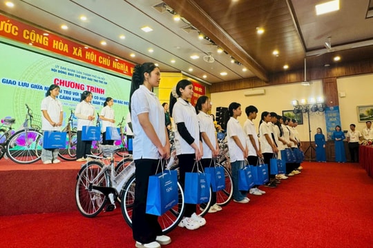 Sát cánh cùng trẻ em vùng xa: Khi cán bộ cơ sở là "cầu nối" tận tâm