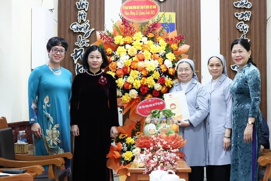 Lãnh đạo MTTQ Việt Nam chúc mừng Giáng sinh tại Dòng Thánh Phaolô