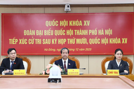 Đại biểu Quốc hội đơn vị bầu cử số 6 TP Hà Nội tiếp xúc cử tri sau Kỳ họp thứ 10