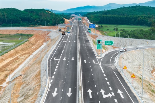 Ngắm cao tốc Quảng Ngãi - Hoài Nhơn ngày khánh thành