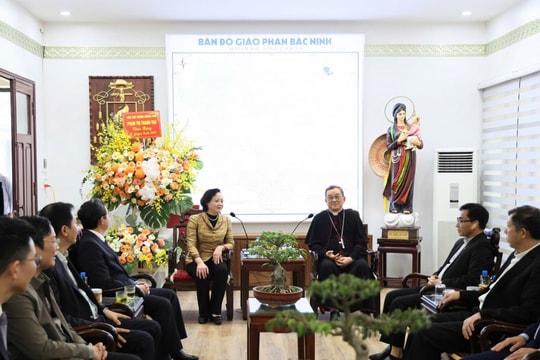 Phó Thủ tướng Phạm Thị Thanh Trà thăm, chúc mừng Giáng sinh Tòa Giám mục Bắc Ninh