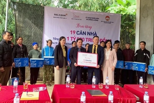 BAC A BANK trao tặng nhà cho các gia đình khó khăn tại Thanh Hoá