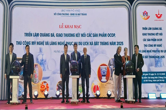 Khai mạc Triển lãm quảng bá, giao thương kết nối sản phẩm OCOP, thủ công mỹ nghệ Bát Tràng