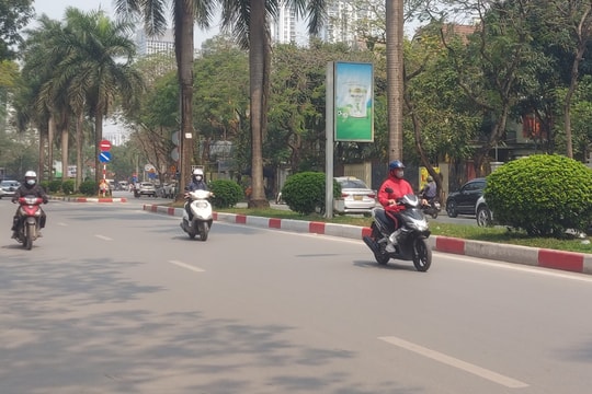 Hà Nội mưa nhỏ, sương mù và rét