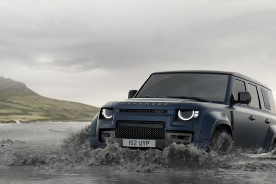 Land Rover Defender OCTA ra mắt Việt Nam