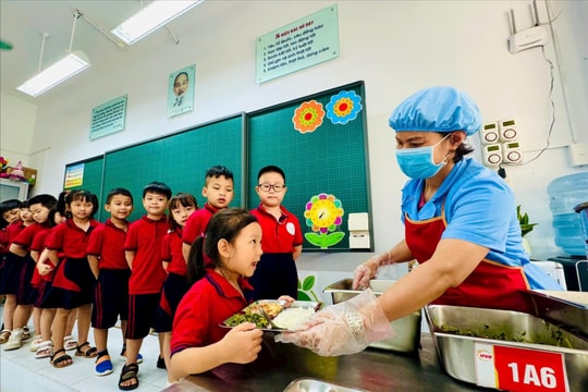 Khung thu dịch vụ giáo dục rõ ràng: Nhà trường chủ động, phụ huynh yên tâm