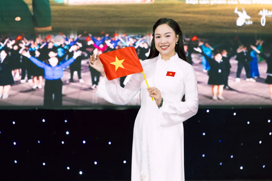 Ra mắt dự án âm nhạc “Ý Đảng, lòng Dân” của ca sĩ Trần Bích Ngọc