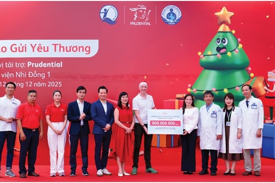 Prudential trao 2.600 phần quà Giáng sinh cho bệnh nhi tại thành phố Hồ Chí Minh và Hà Nội