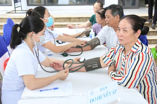 Dấu ấn an sinh: Người từ 75 tuổi hưởng hưu trí xã hội được bảo hiểm y tế chi trả 100%