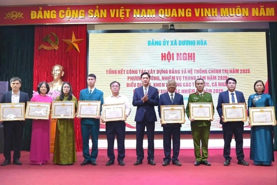 Xã Dương Hòa khen thưởng nhiều tập thể, cá nhân hoàn thành xuất sắc nhiệm vụ