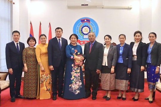 Thắt chặt tình đoàn kết, hữu nghị, hợp tác giữa Công đoàn Hà Nội và Thủ đô Viêng Chăn (Lào)