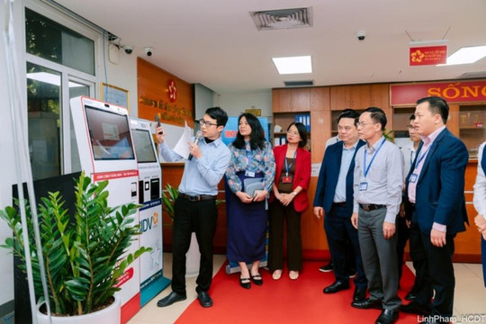 Phường Việt Hưng ra mắt mô hình hỗ trợ thực hiện dịch vụ công trực tuyến