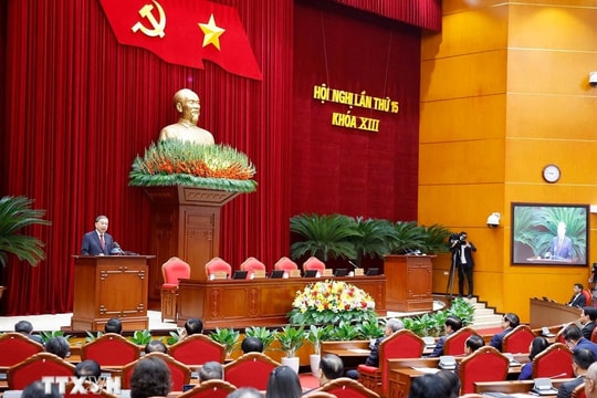 Thông cáo báo chí về ngày làm việc thứ hai và bế mạc Hội nghị Trung ương 15 khóa XIII