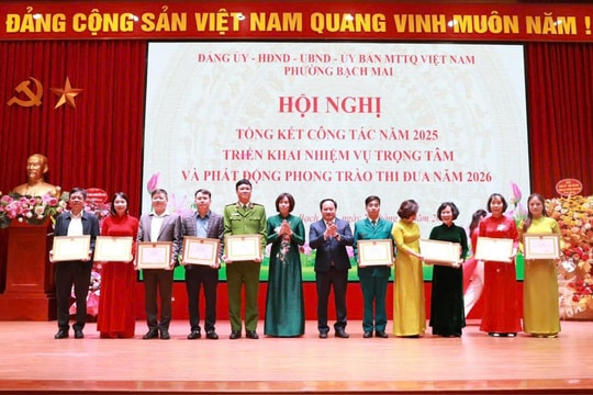 Phường Bạch Mai khen thưởng nhiều tập thể, cá nhân có thành tích xuất sắc