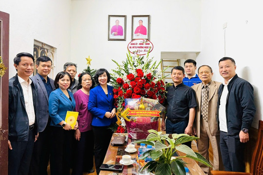Phường Ngọc Hà: Thăm, chúc mừng các xứ, họ nhân dịp Noel 2025