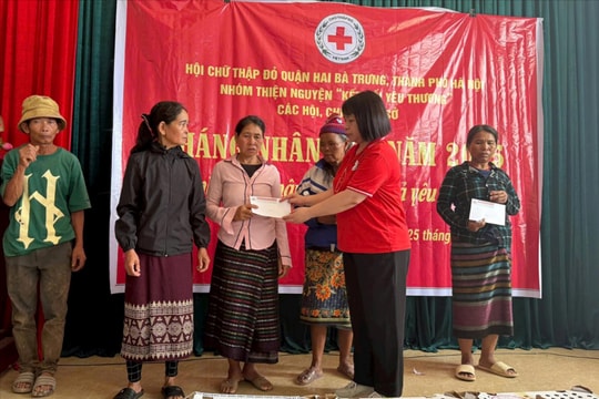 Người phụ nữ cần mẫn gieo mầm yêu thương giúp người nghèo khó