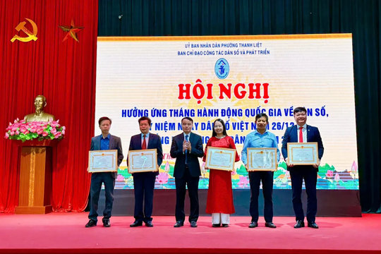 Phường Thanh Liệt: Khen thưởng 5 tập thể, 20 cá nhân có thành tích xuất sắc trong công tác dân số và phát triển năm 2025