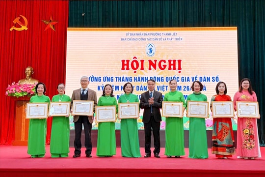 Phường Thanh Liệt khen thưởng 25 tập thể, cá nhân có thành tích xuất sắc trong công tác dân số và phát triển