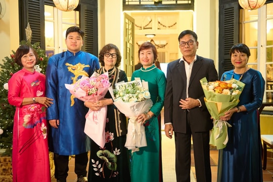Người phụ nữ đầu tiên tại Việt Nam được phong tặng danh hiệu MBE của Vương quốc Anh