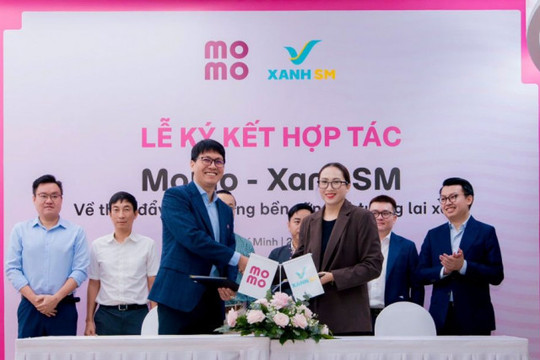 MoMo và Xanh SM hợp tác mở rộng dịch vụ di chuyển xanh