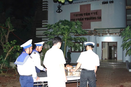 Bệnh xá đảo Trường Sa cấp cứu bệnh nhân viêm bàng quang