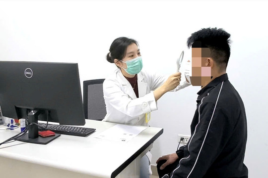Ngứa dai dẳng vùng sinh dục, người bệnh đi khám phát hiện nhiễm rận mu