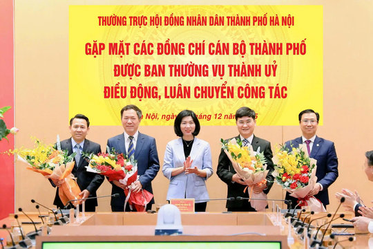 Thường trực HĐND Thành phố Hà Nội gặp mặt 5 cán bộ được điều động, luân chuyển