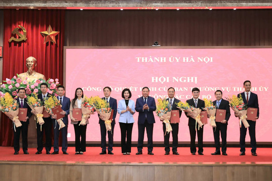 Công bố các quyết định của Ban Thường vụ Thành ủy Hà Nội về công tác cán bộ