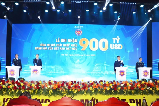 Kim ngạch xuất, nhập khẩu năm 2025 cán mốc 900 tỷ USD